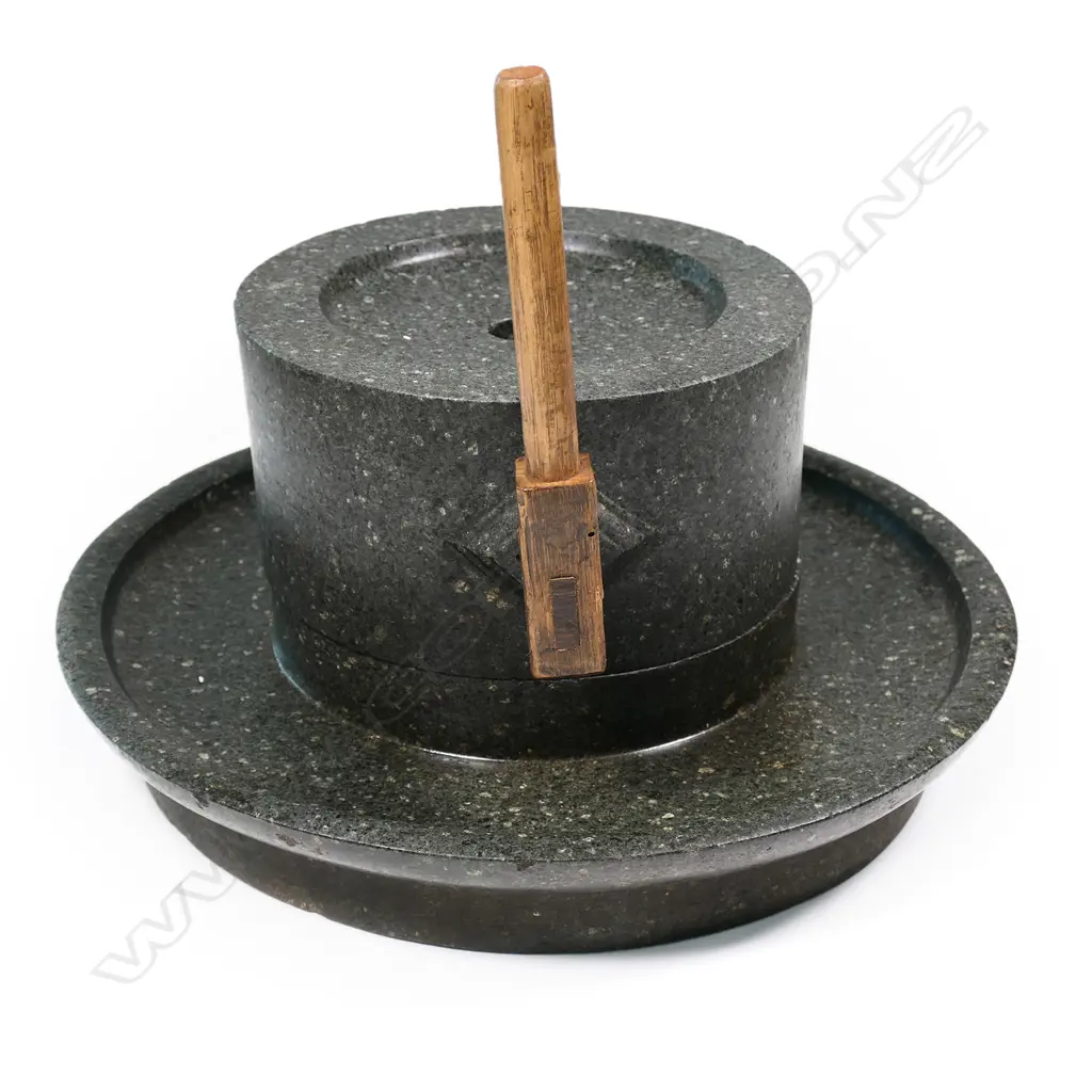 RARE SPECKLED GREEN GRANITE TEA MILL 抹茶砥石 CIRCA 1920 Image 1++