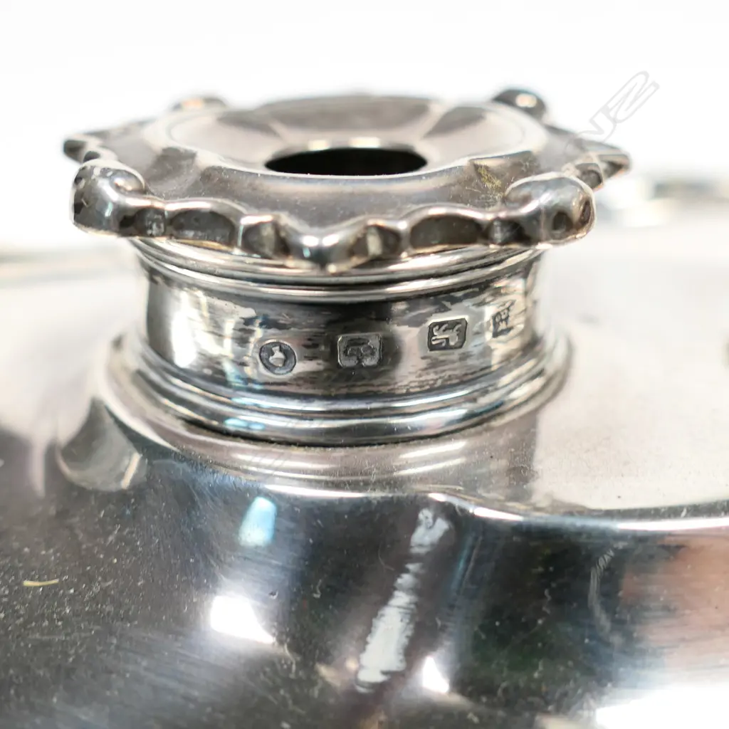 A Victorian silver desk standish, by Henry Wilkinson & Co., Sheffield 1856. 333gm Image 1++