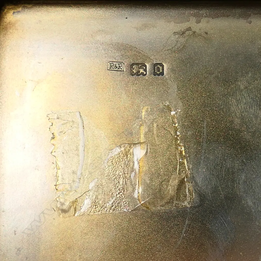 A silver cigarette box, of oblong shape, London 1929 by Ramsden & Roed, Image 1++