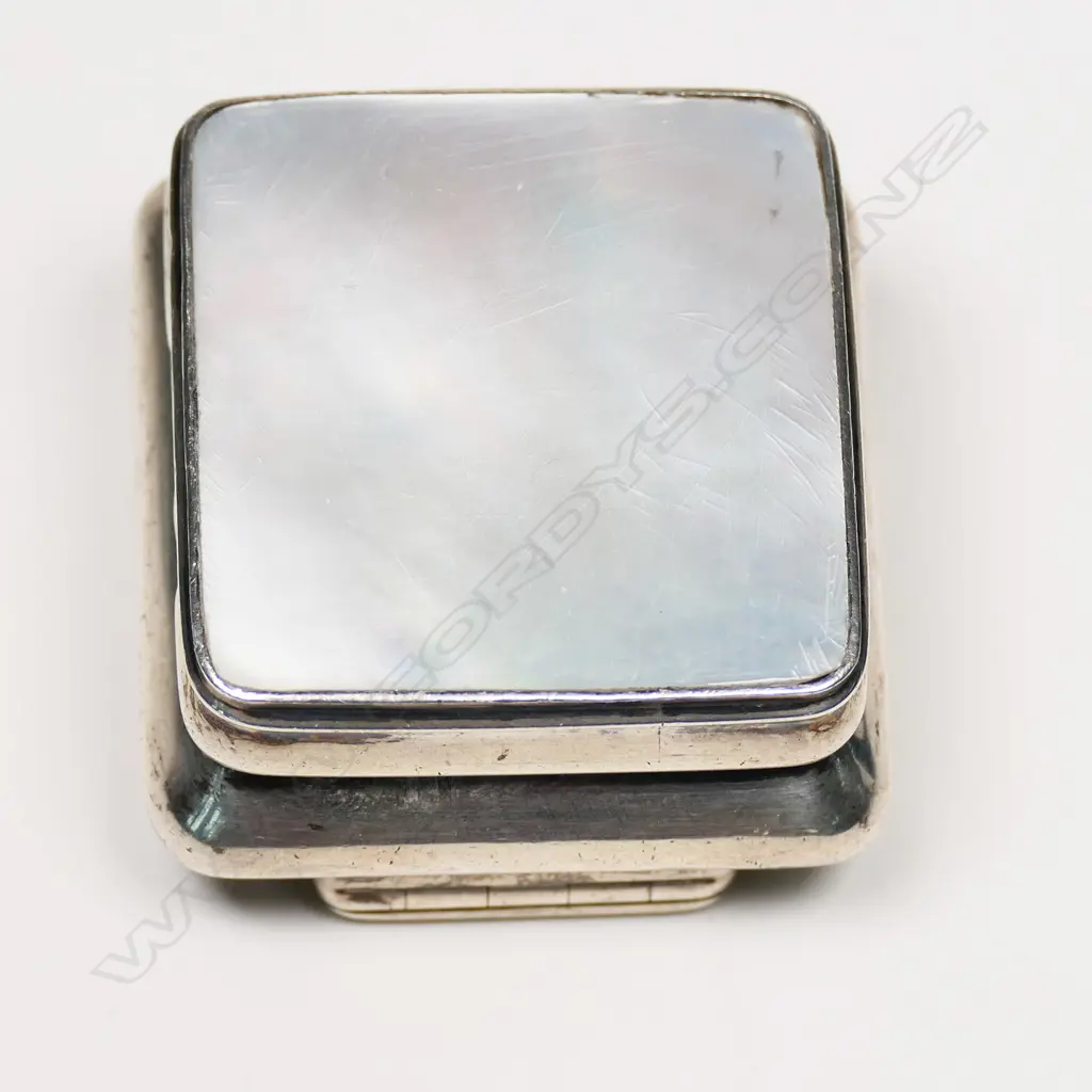 A William IV silver heavy gauge snuff box, London 1831 by Charles Reily & George Storer, Image 1++
