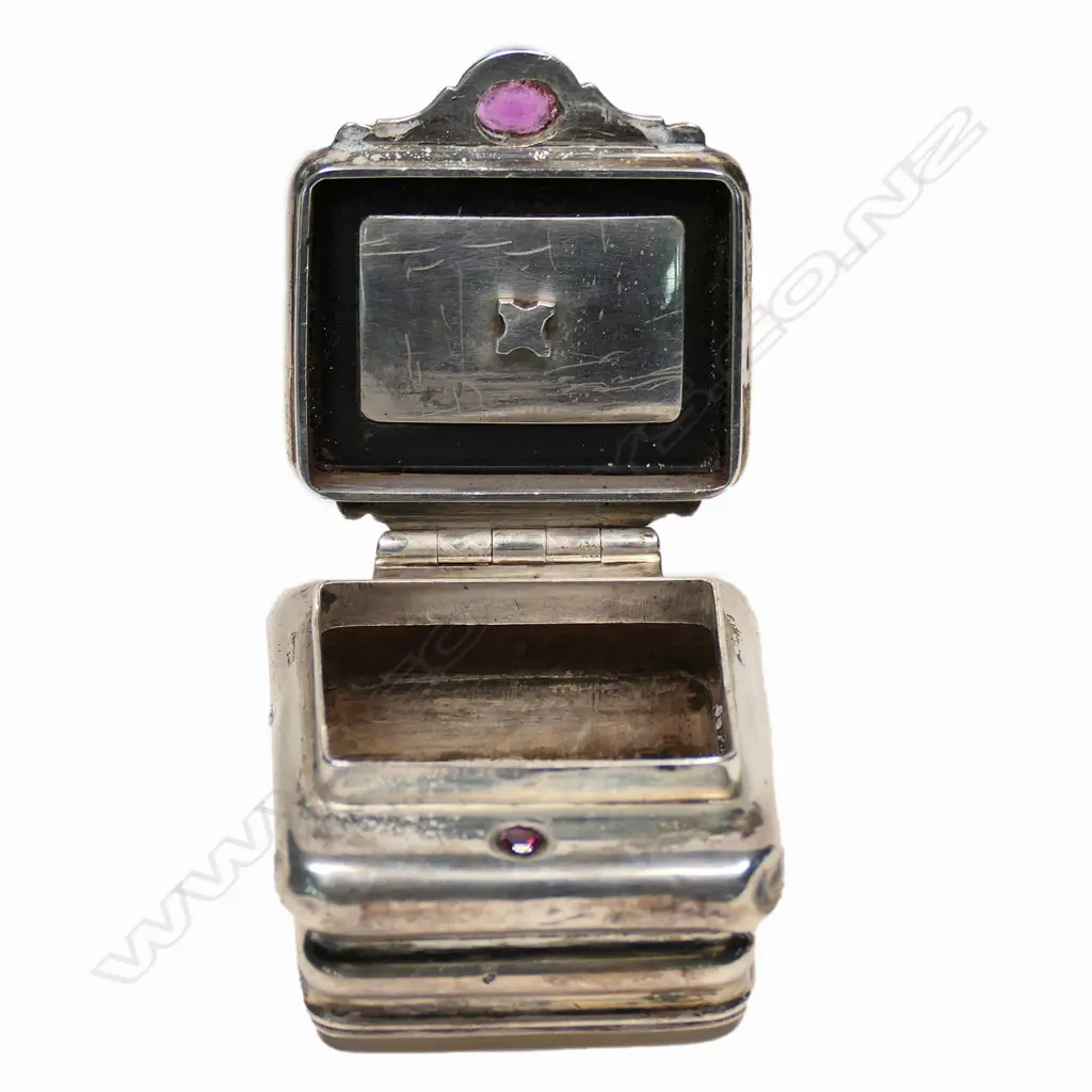 A William IV silver heavy gauge snuff box, London 1831 by Charles Reily & George Storer, Image 1++