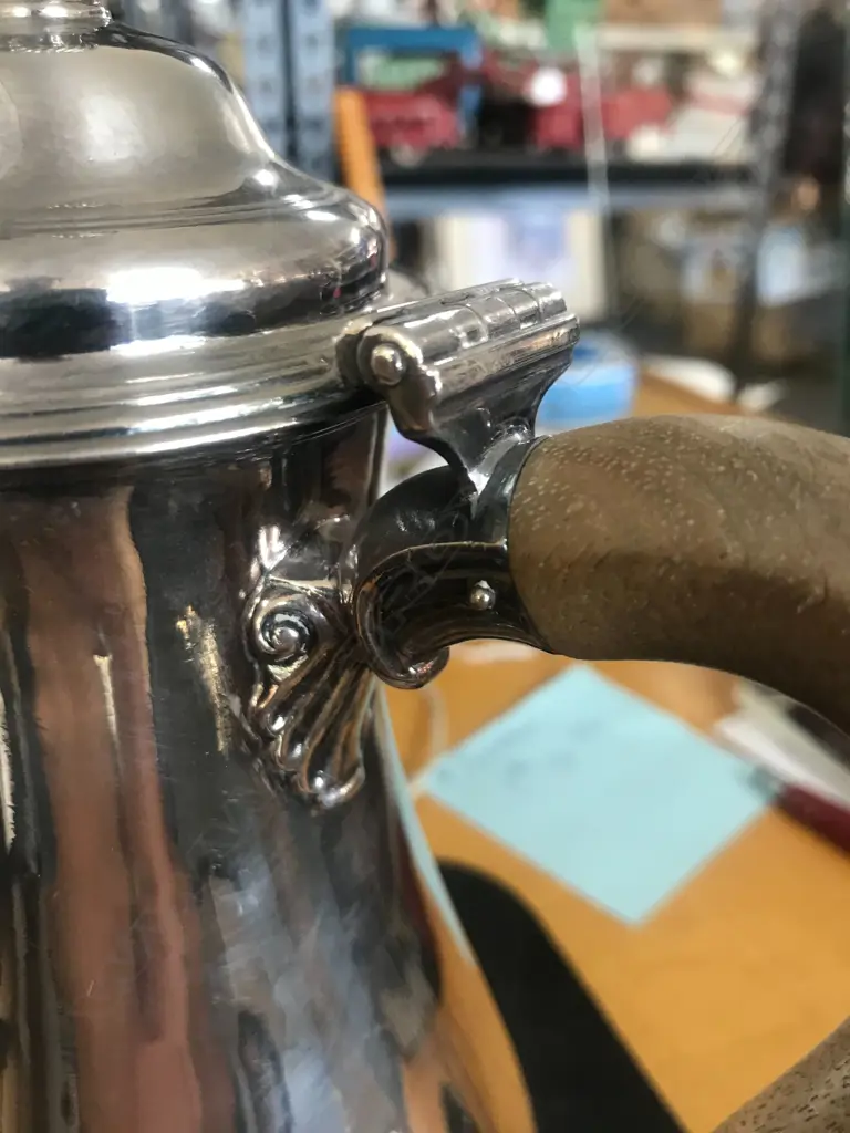 A George III silver coffee pot, London 1775 by William Grundy. 786gm., Image 1++