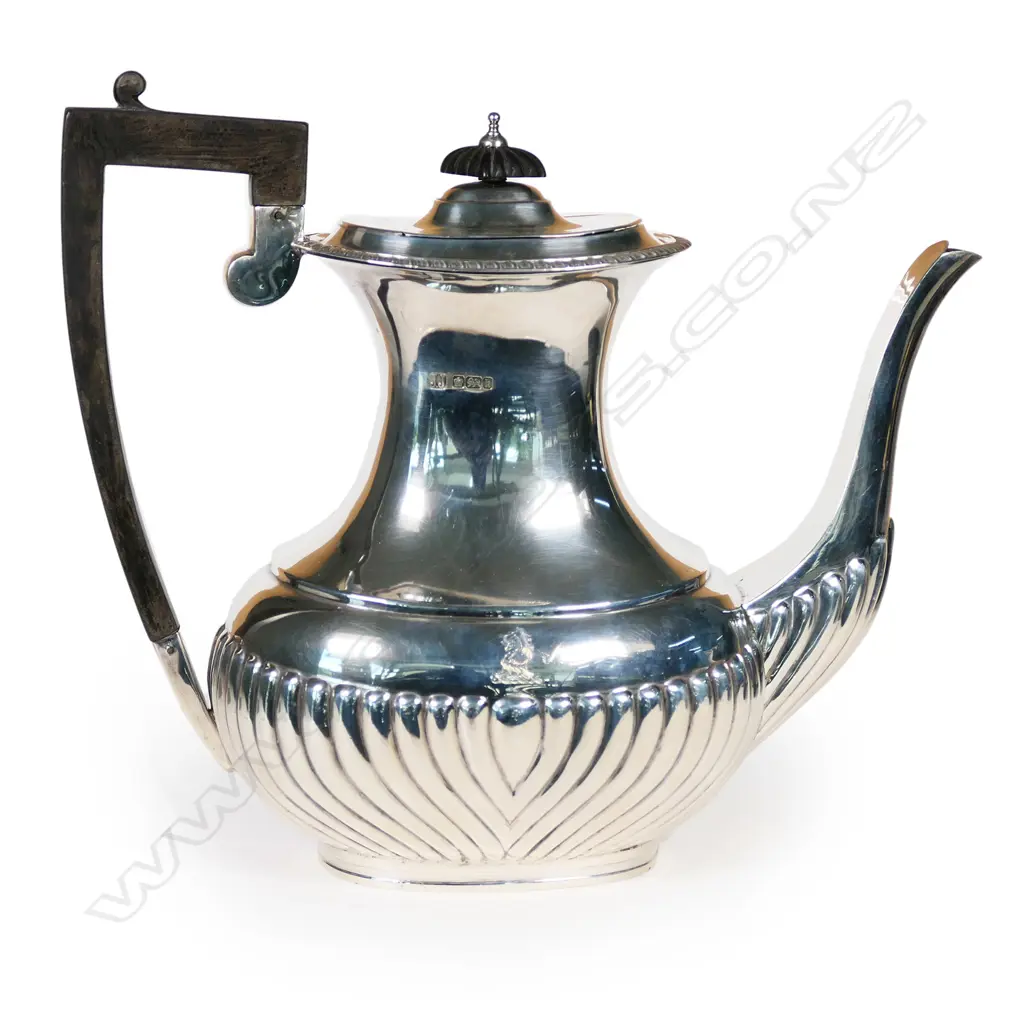 A Georgian Revival silver coffee pot, by James Charles Jay, Sheffield 1902. 730gm. Image 1++