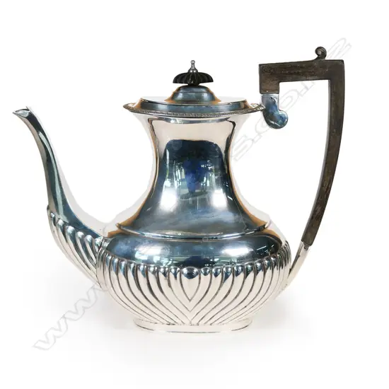 A Georgian Revival silver coffee pot, by James Charles Jay, Sheffield 1902. 730gm.