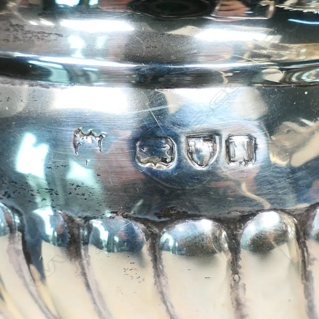 A Victorian silver teapot and sugar bowl by George Nathan & Ridley Hayes. London 1848. 887gms, Image 1++