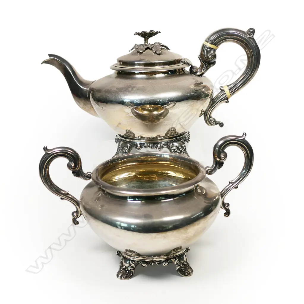 A William IV silver teapot and matching sugar bowl, London 1836 by William Hewitt. 1180gm. Image 1++