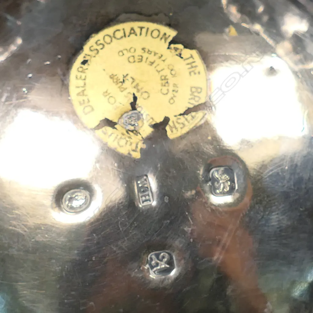 A William IV silver teapot and matching sugar bowl, London 1836 by William Hewitt. 1180gm. Image 1++