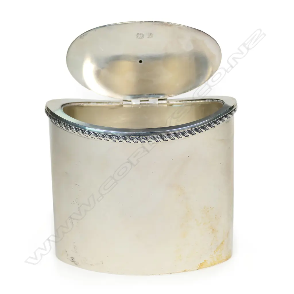 A small Victorian silver tea caddy, by Deakin & Francis, Birmingham 1875. 115gm. Image 1++