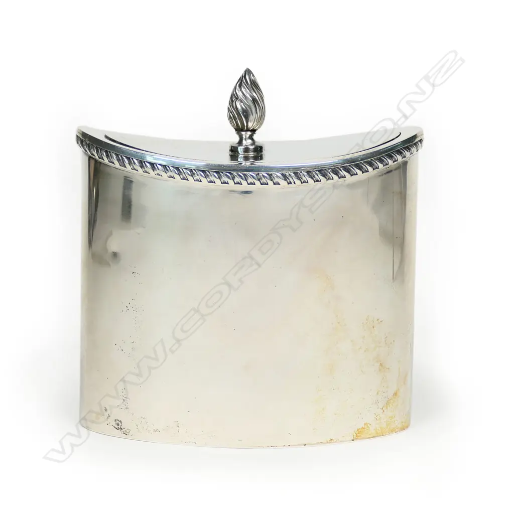 A small Victorian silver tea caddy, by Deakin & Francis, Birmingham 1875. 115gm. Image 1++