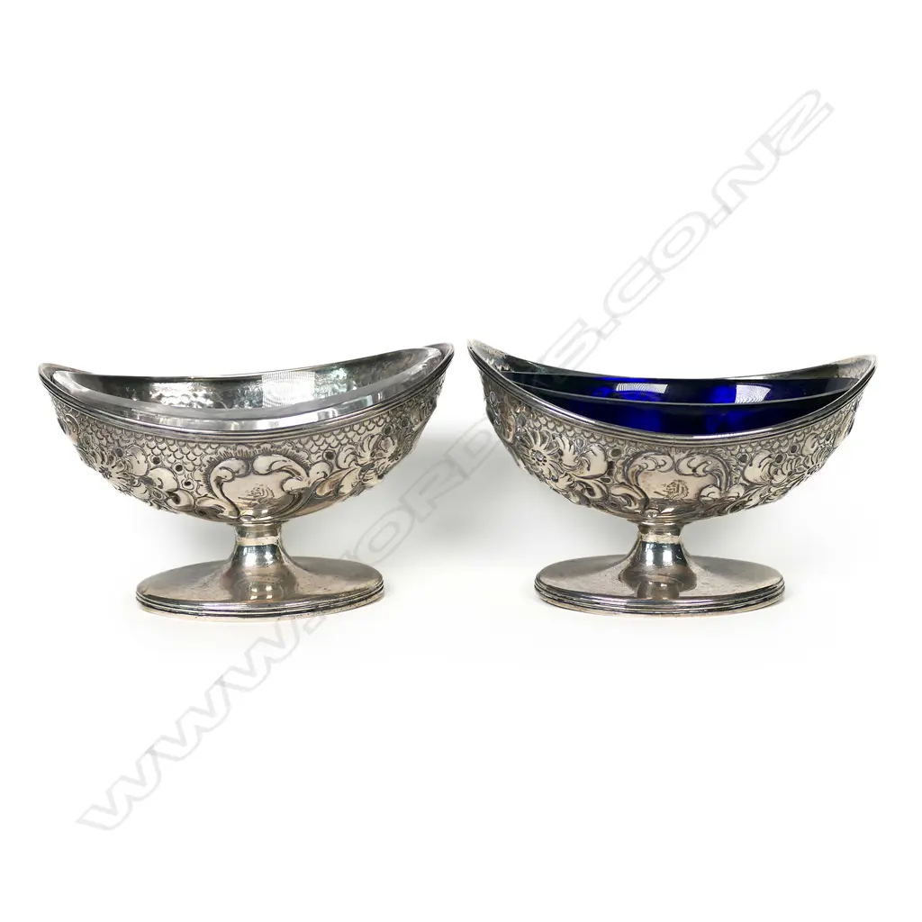 A pair of George III silver salts, London 1792 by Henry Chawner, 162gm Image 1++