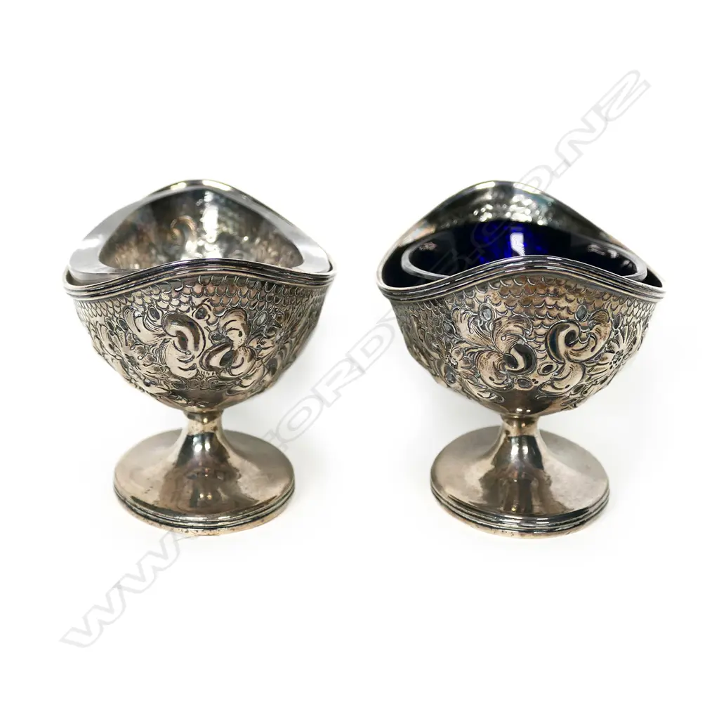 A pair of George III silver salts, London 1792 by Henry Chawner, 162gm Image 1++
