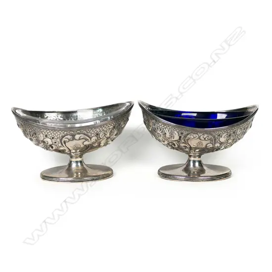A pair of George III silver salts, London 1792 by Henry Chawner, 162gm
