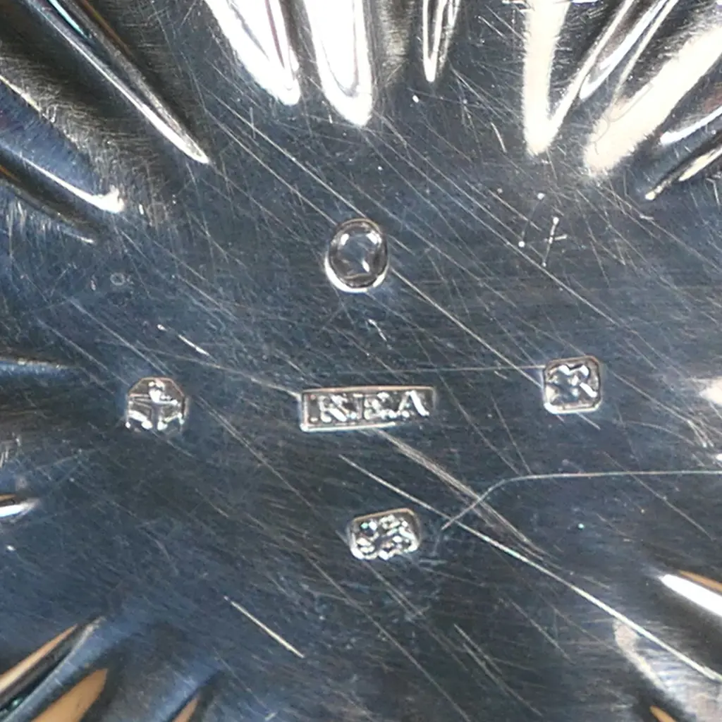 A good Wm. IV silver fruit dish, by Robinson, Edkins & Aston, Birmingham 1833. 565gm. Image 1++