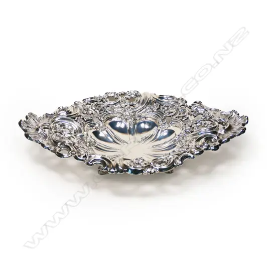 A good Wm. IV silver fruit dish, by Robinson, Edkins & Aston, Birmingham 1833. 565gm.