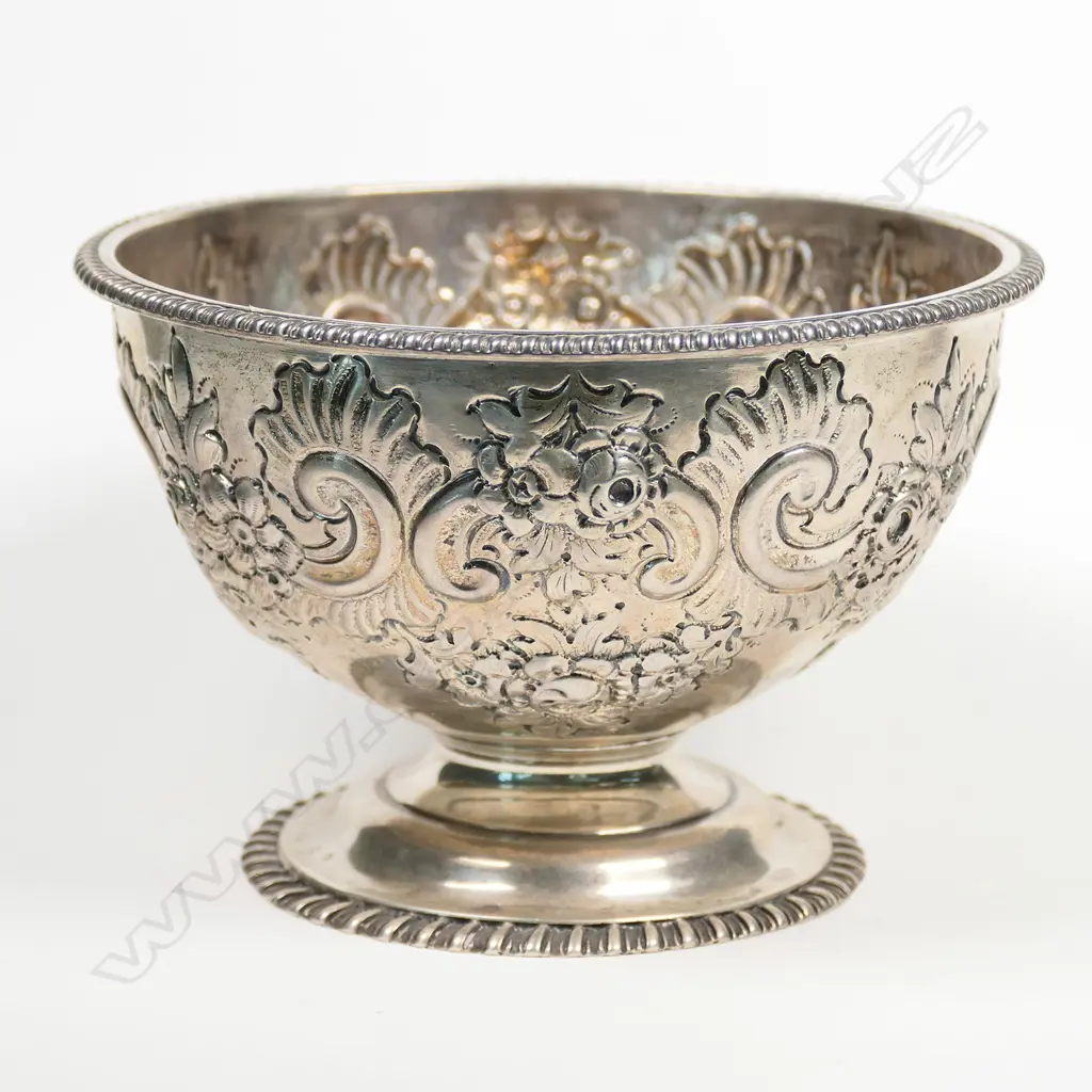 A late Victorian silver small rose bowl, London 1900 by Charles Stuart Harris. 265gm Image 1++