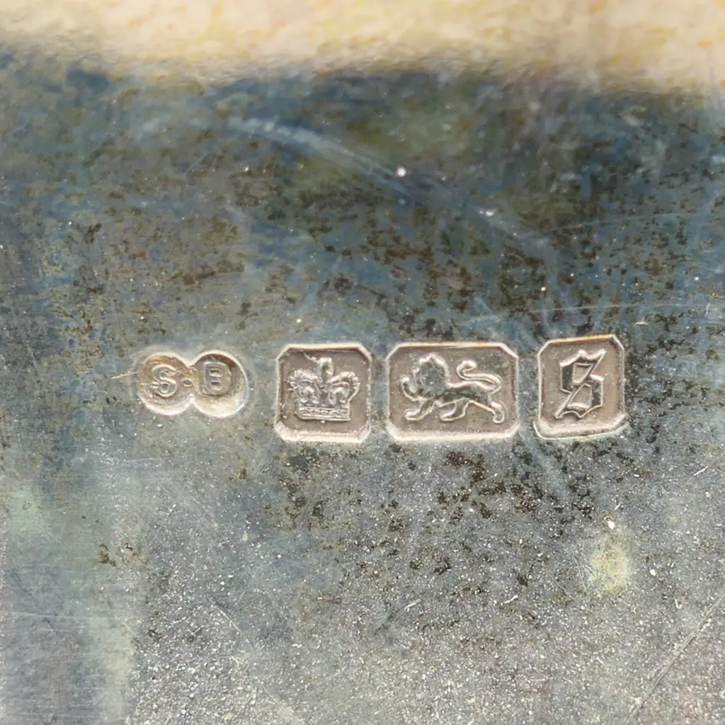 An Edwardian silver porringer in 17thC style, Image 1++