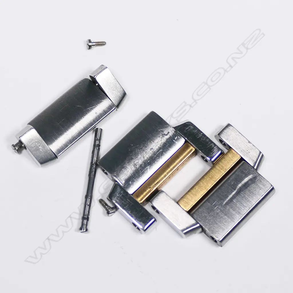 A Cartier Tank Française Bi-Metal wristwatch Image 1++