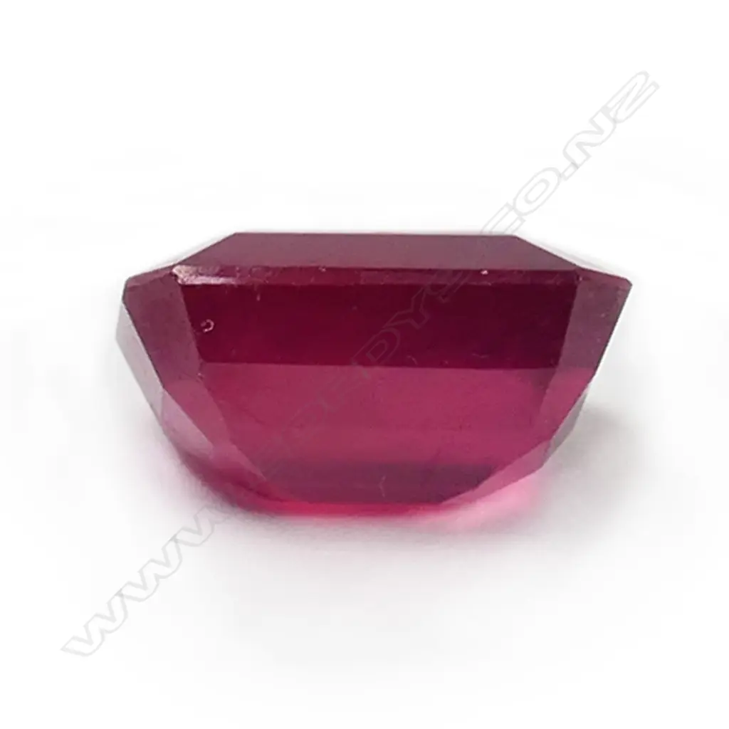 A ruby of 10.12cts, Image 1++
