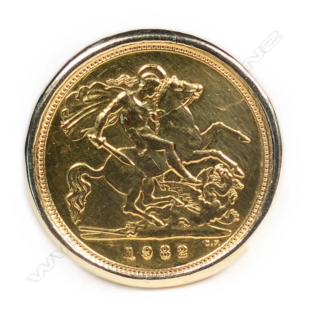 A 1982 half sovereign, Image 1++