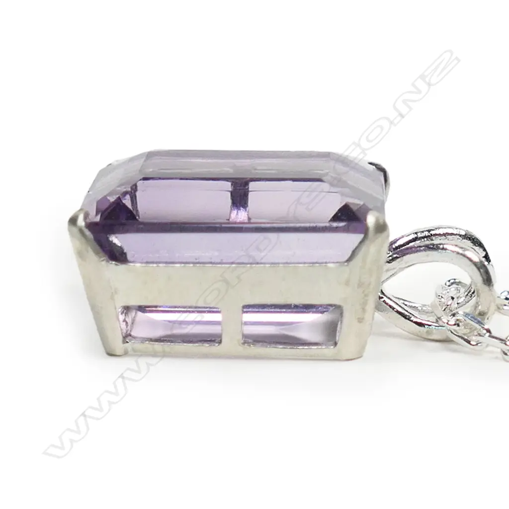 A silver and amethyst large pendant on chain, Image 1++