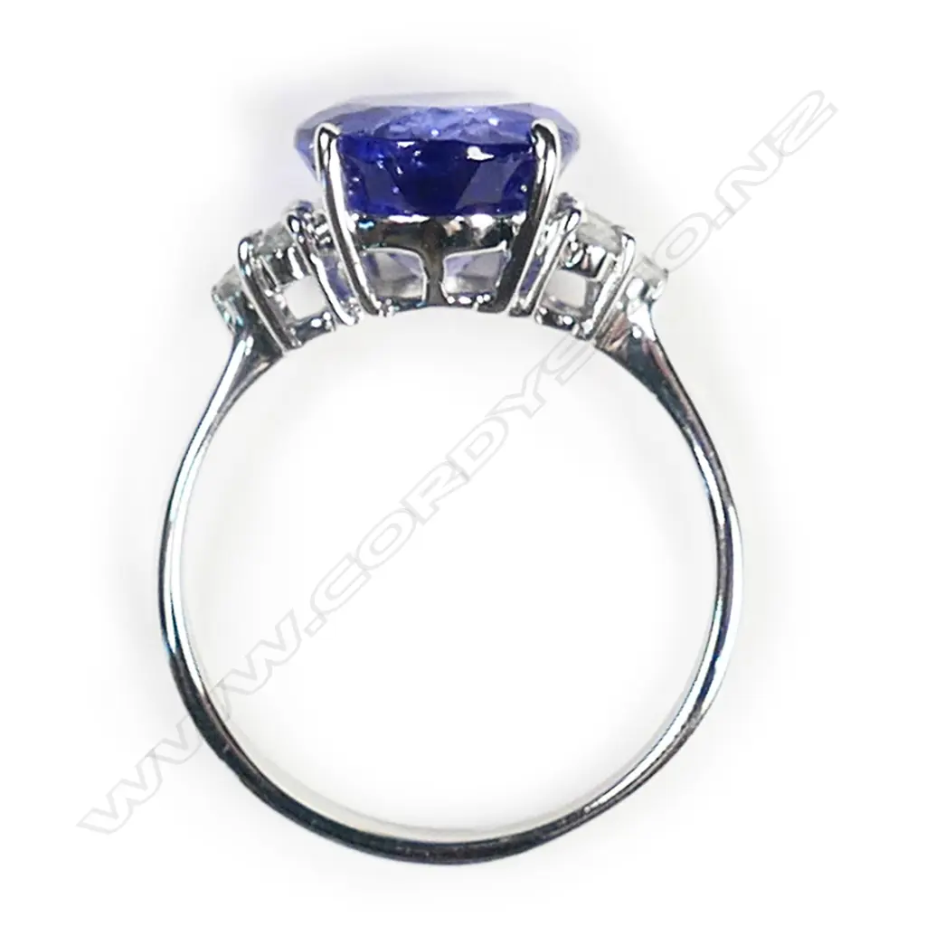 A 14ct white gold, tanzanite and diamond ring, Image 1++