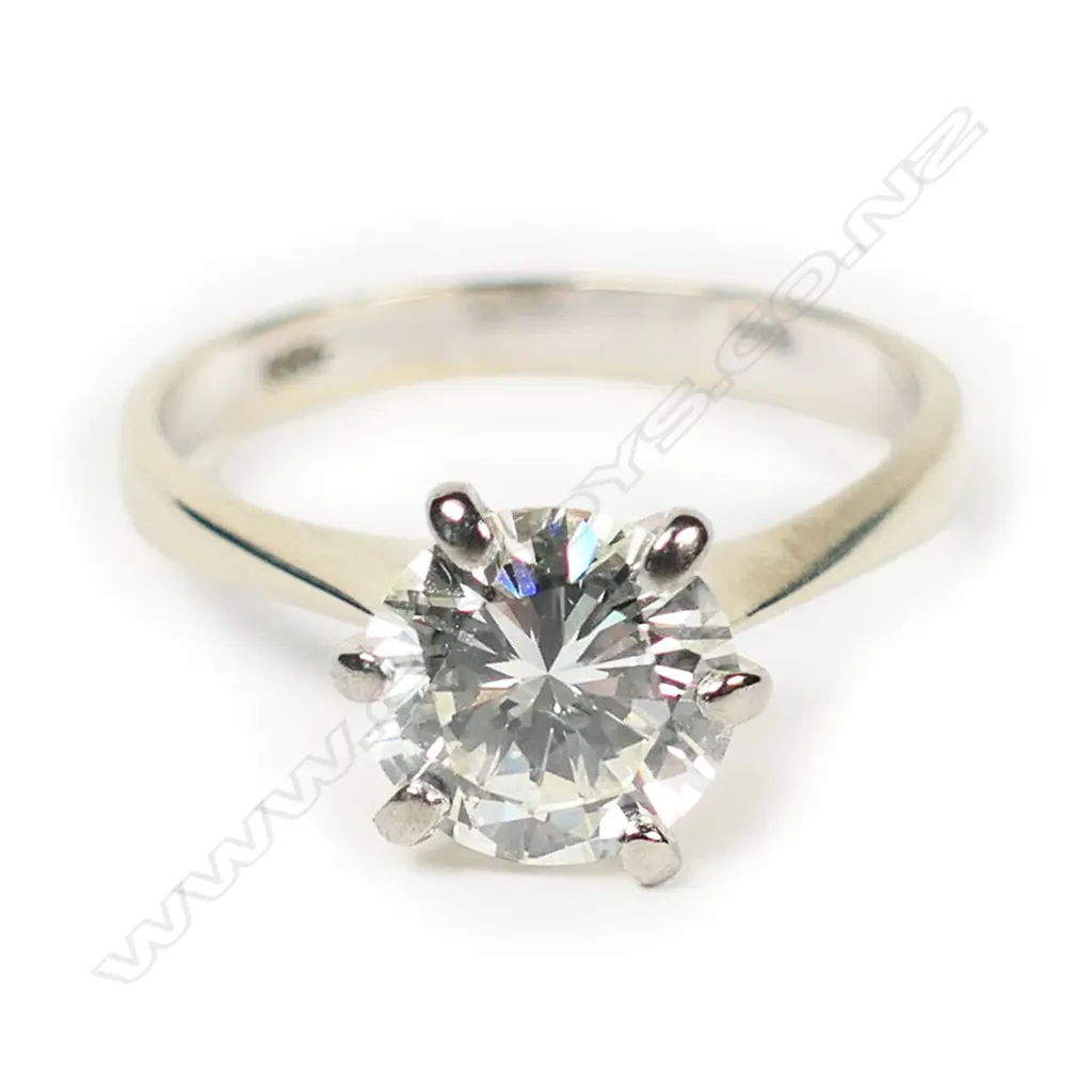 A 1.61ct diamond solitaire ring, Image 1++