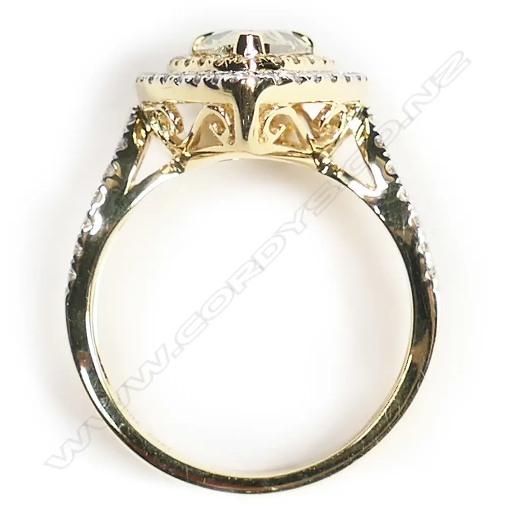 An impressive 18ct yellow, yellow and white diamond ring, Image 1++