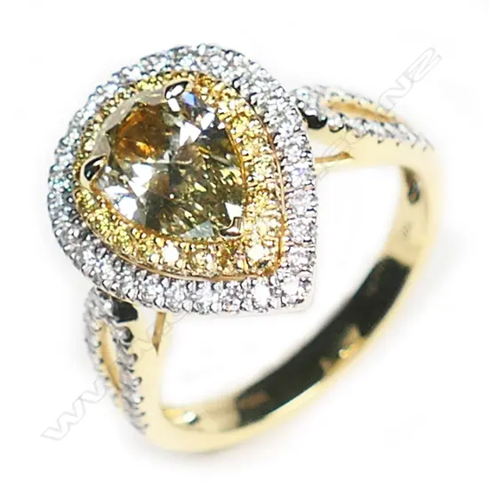An impressive 18ct yellow, yellow and white diamond ring,