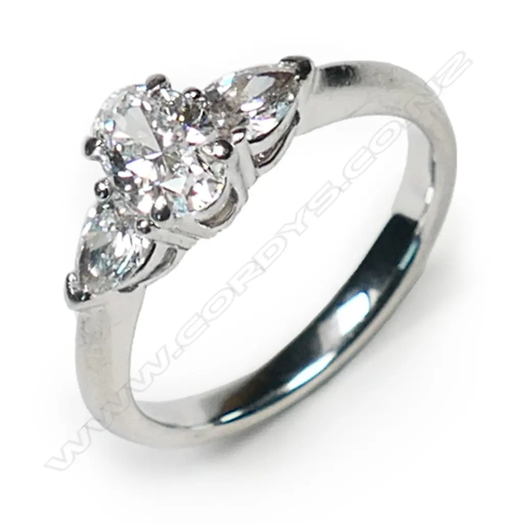 A platinum and diamond ring, Image 1++