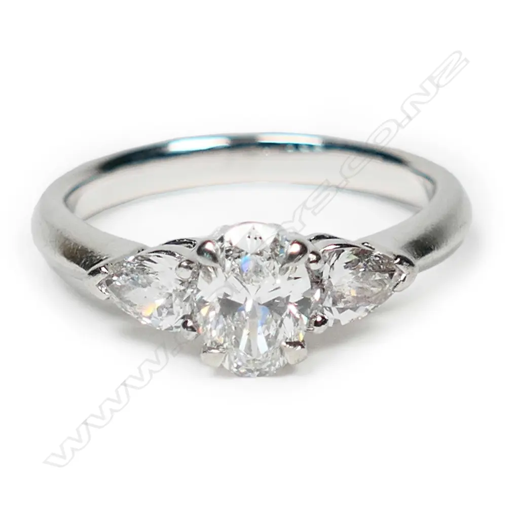 A platinum and diamond ring, Image 1++