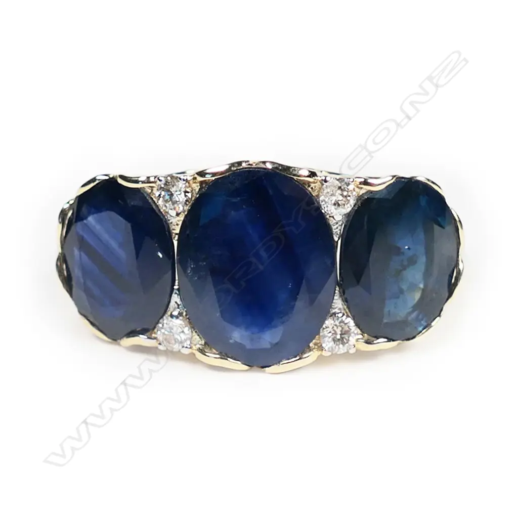 A 14ct gold sapphire and diamond vintage style trilogy ring, Image 1++