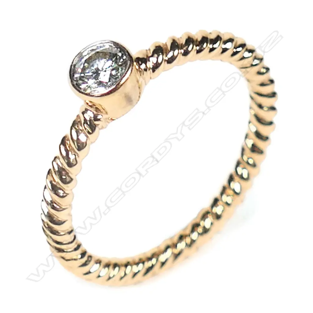 An 18ct gold and diamond solitaire ring, Image 1++