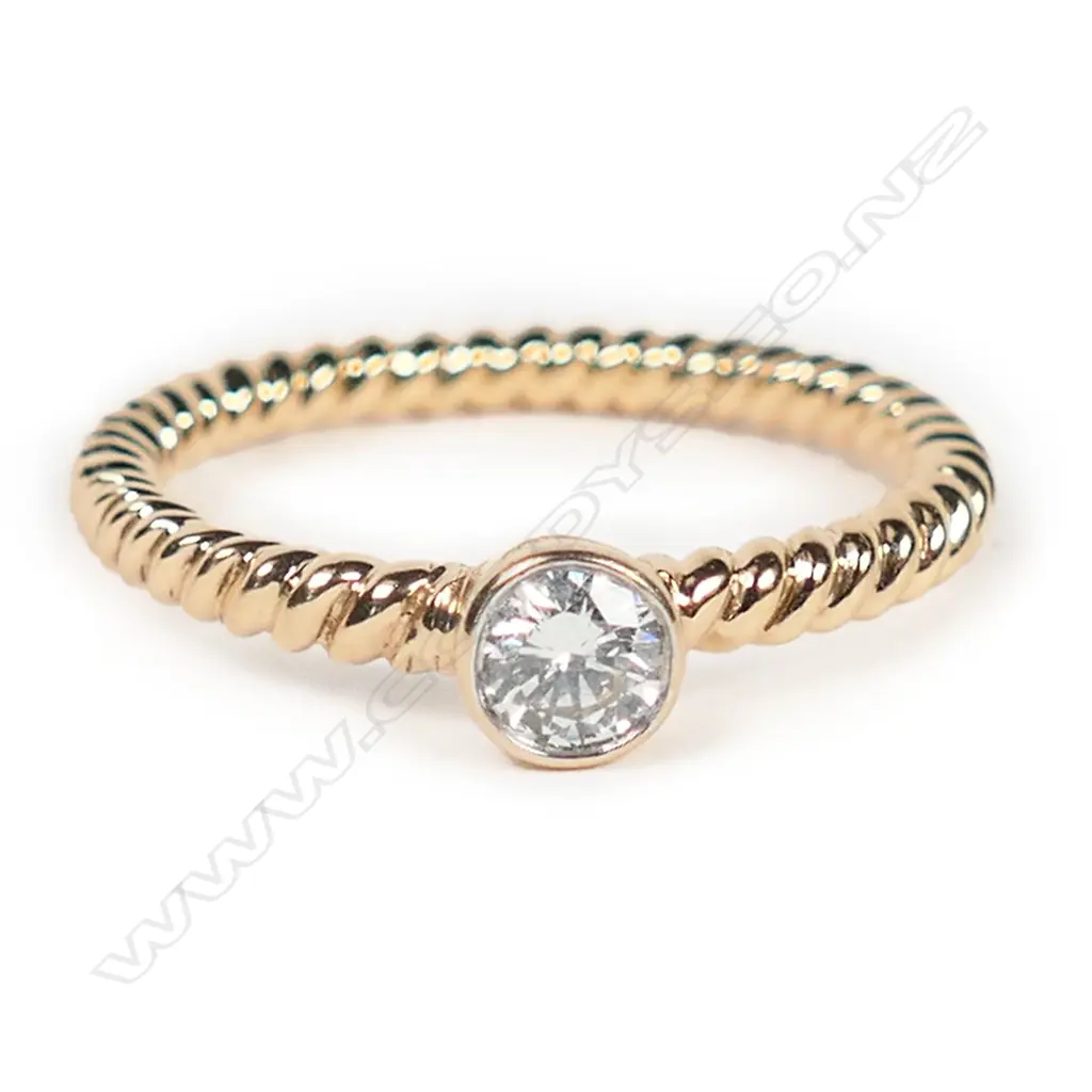 An 18ct gold and diamond solitaire ring, Image 1++