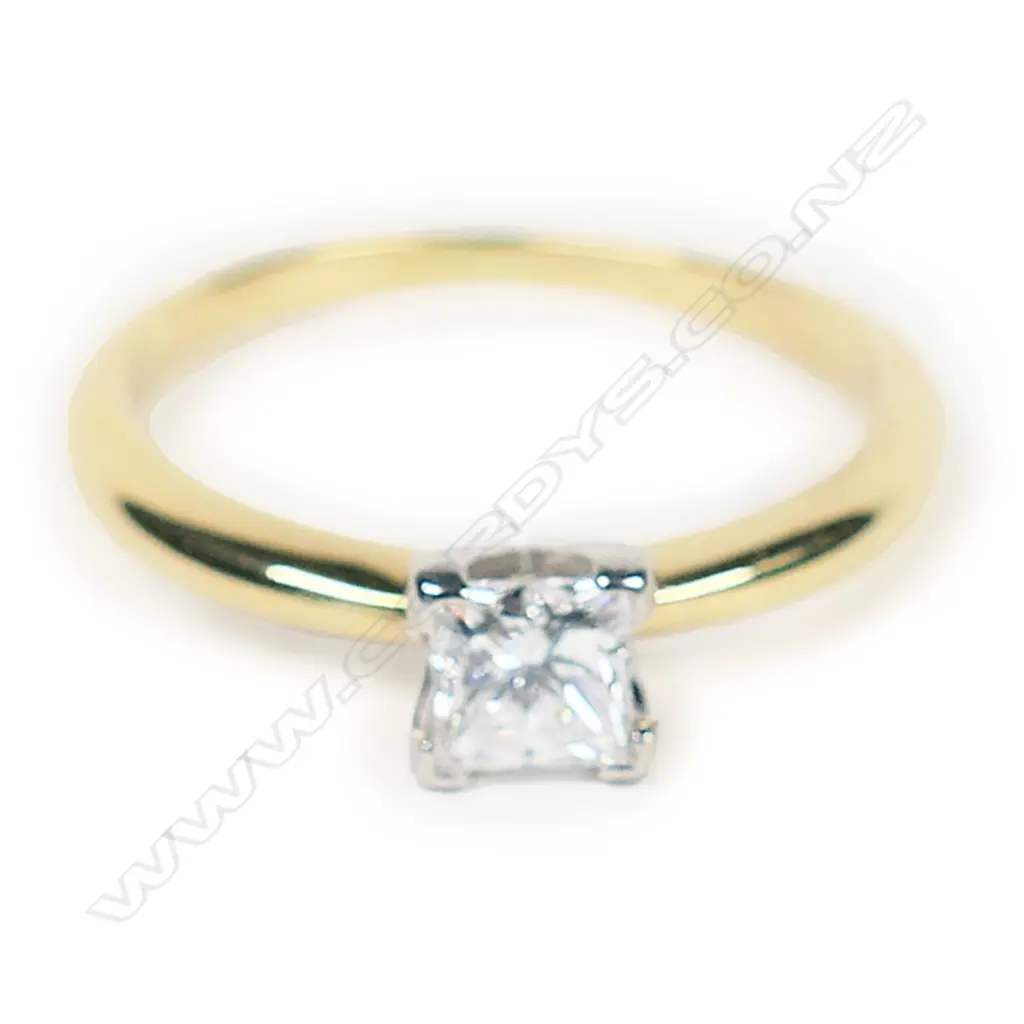 An 18ct gold and diamond solitaire ring, Image 1++