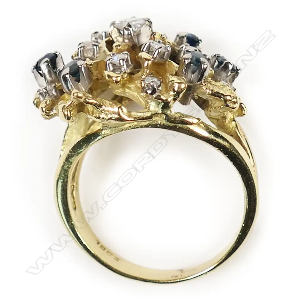 A retro 18ct gold sapphire and diamond cocktail ring, Image 1++