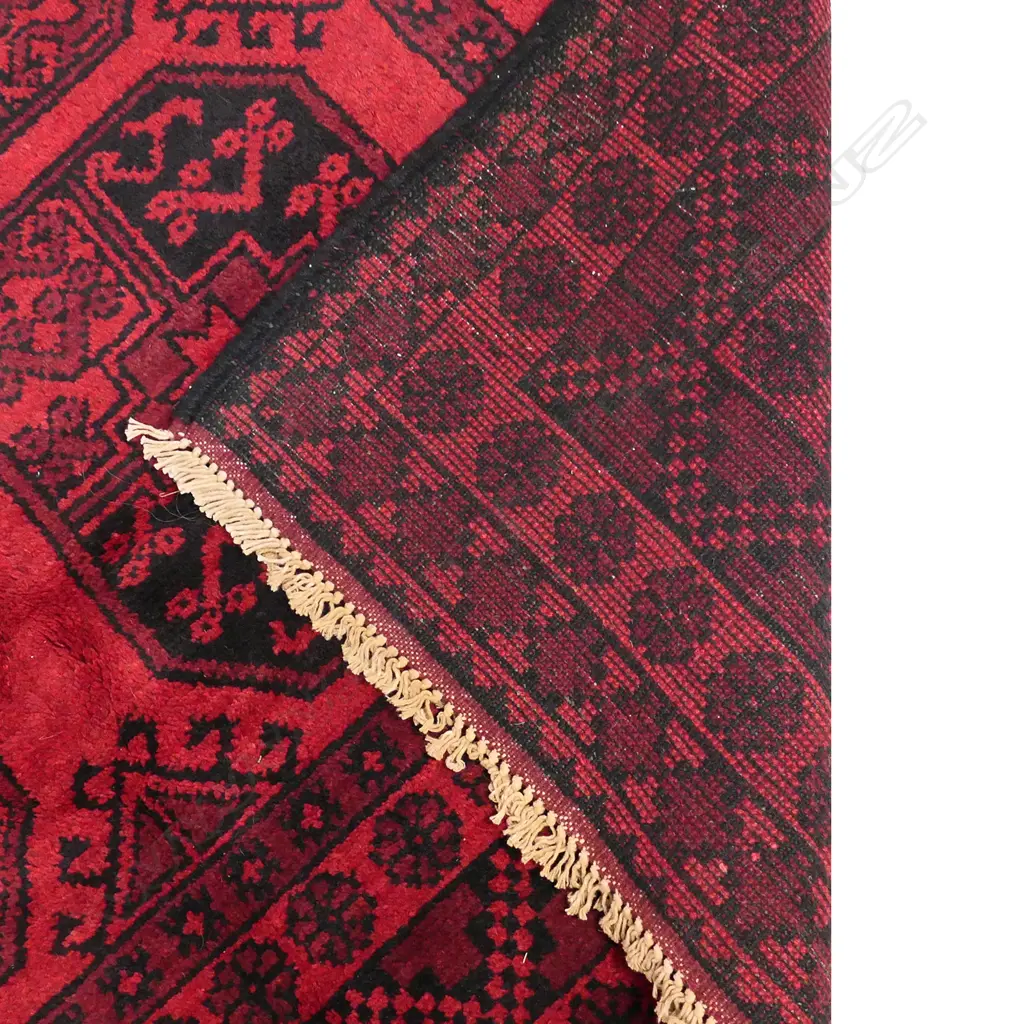 A fine hand knotted 'Elephant Foot' pattern carpet, 240 x 157cm Image 1++