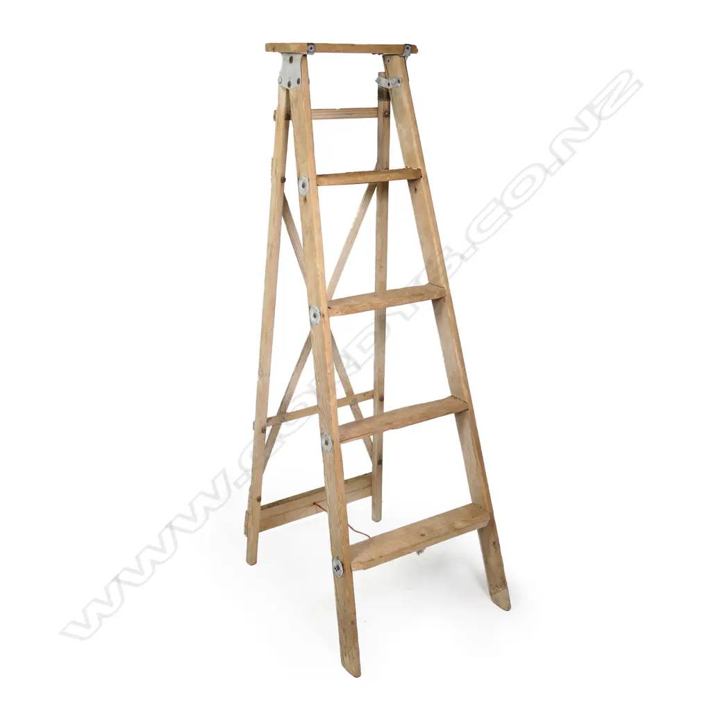 An early 1900s country pine step ladder, Image 1++