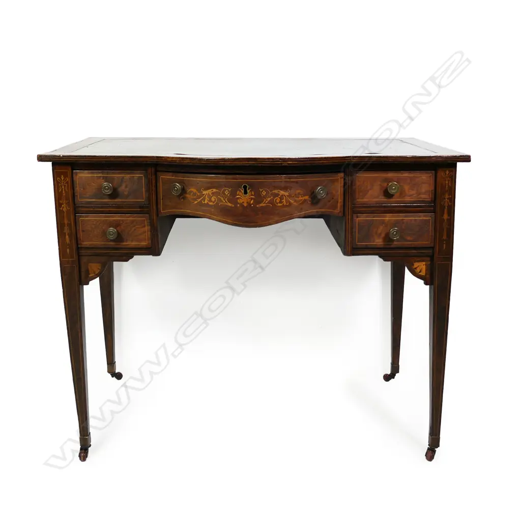 An Edwardian Sheraton Revival oak desk, Image 1++
