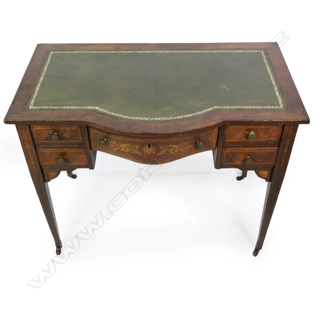An Edwardian Sheraton Revival oak desk, Image 1++