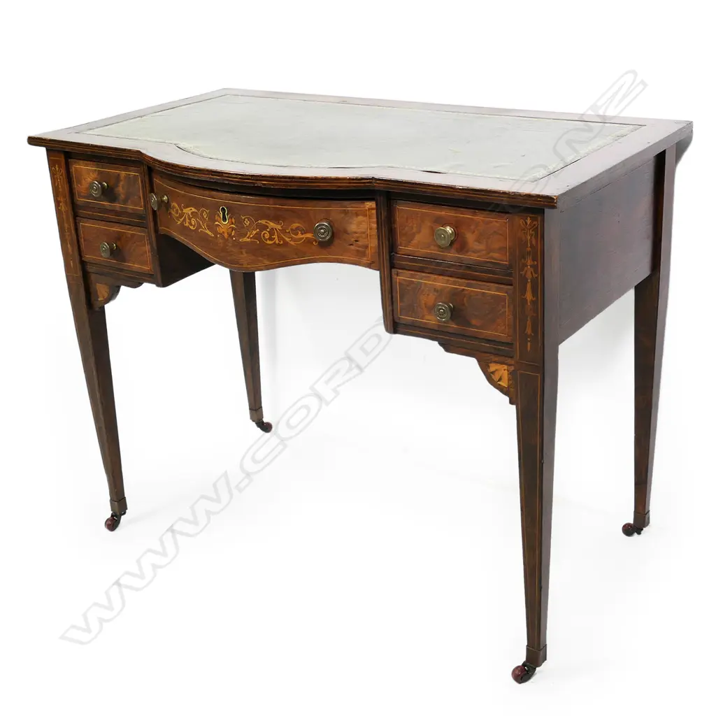 An Edwardian Sheraton Revival oak desk, Image 1++