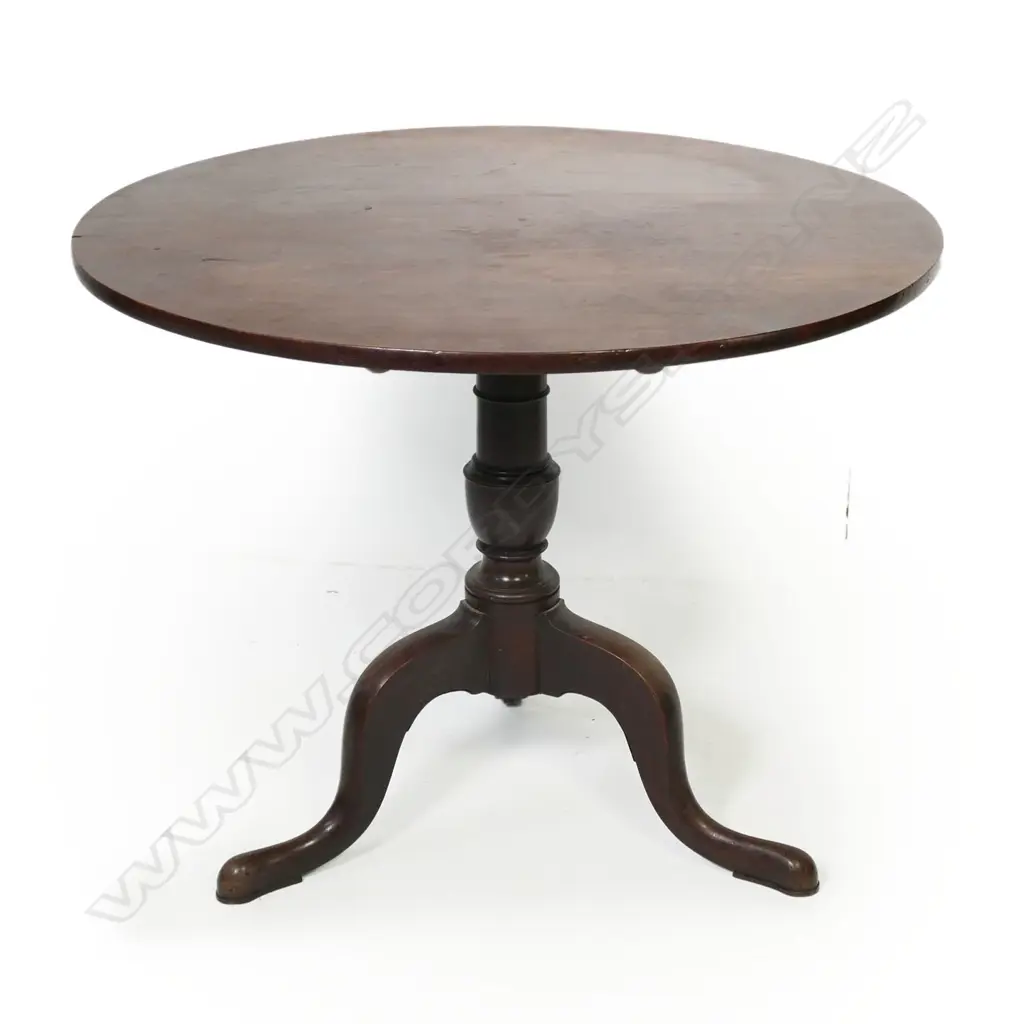 A Georgian mahogany wine table, Image 1++