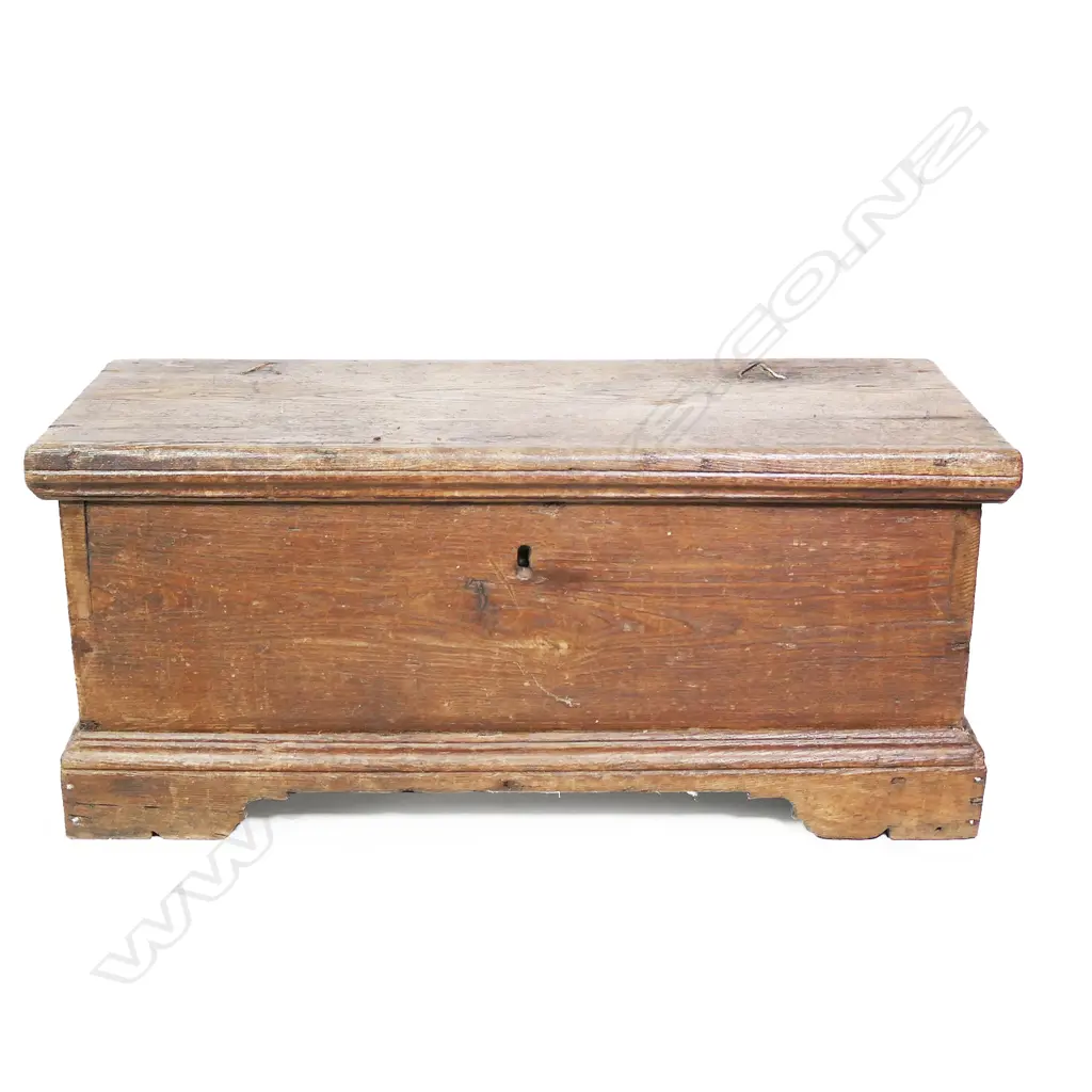 An 19thC country oak trunk, Image 1++