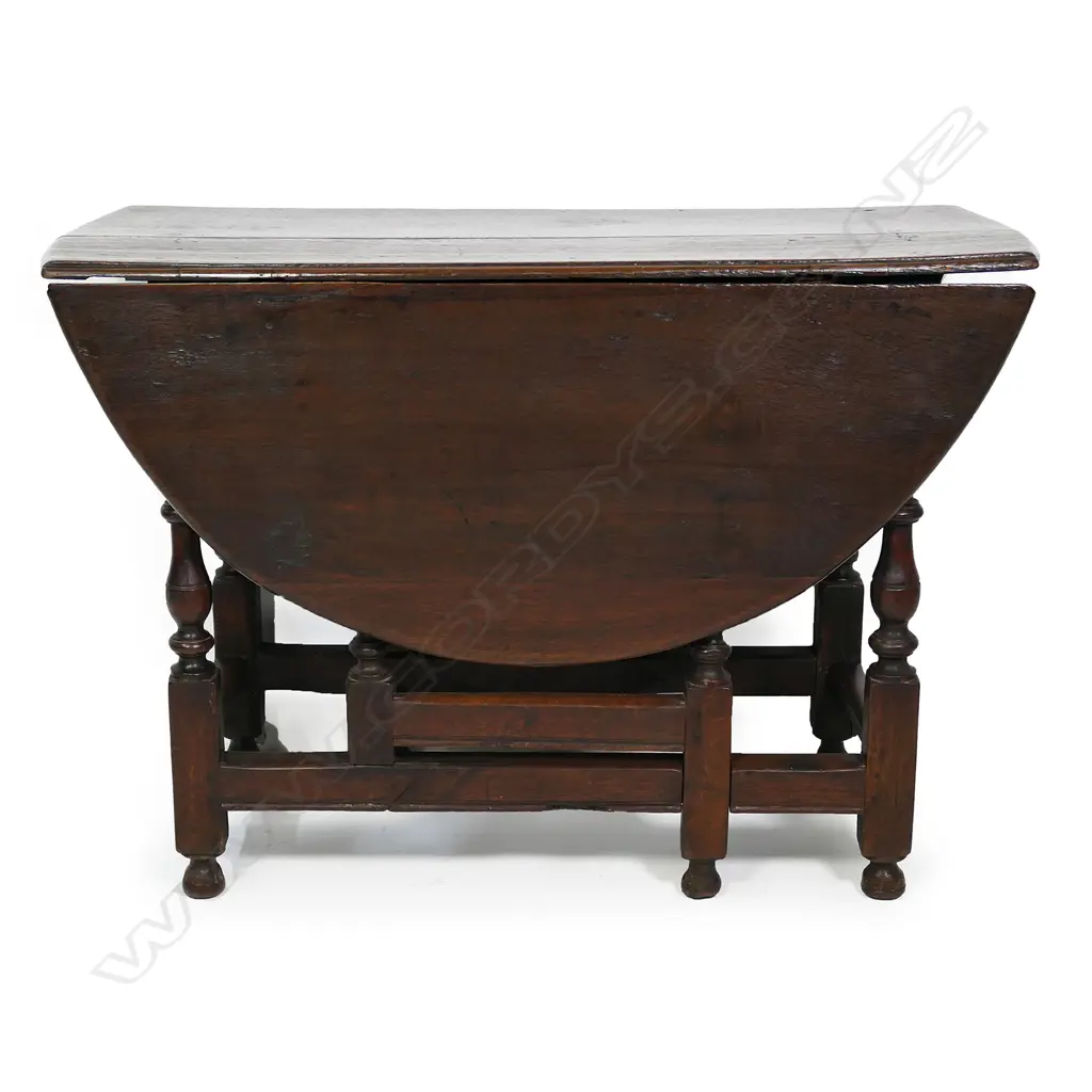 An early Georgian period oak drop-side, gate-leg table, Image 1++