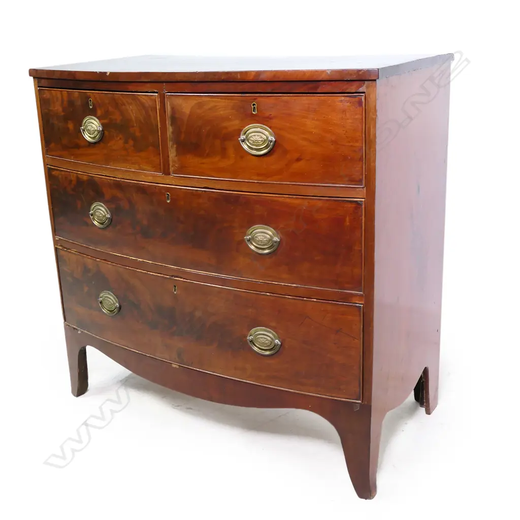 A Georgian mahogany bow front four drawer chest, Image 1++