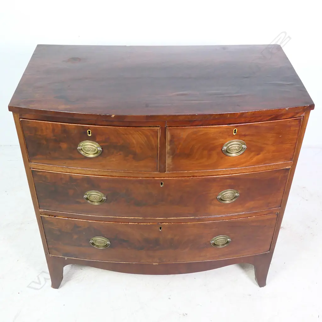 A Georgian mahogany bow front four drawer chest, Image 1++