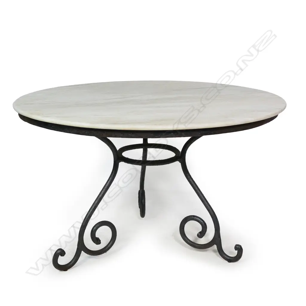 A large vintage circular white marble top table, Image 1++