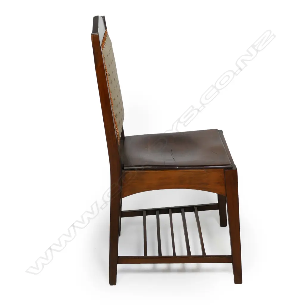 A rimu Roy Lippincott lecture chair, Image 1++