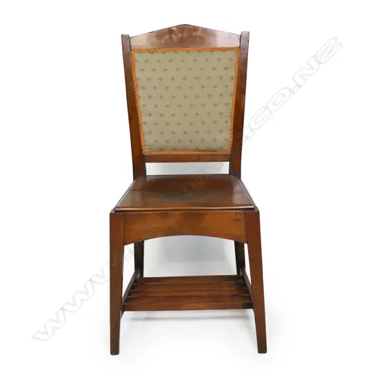 A rimu Roy Lippincott lecture chair,