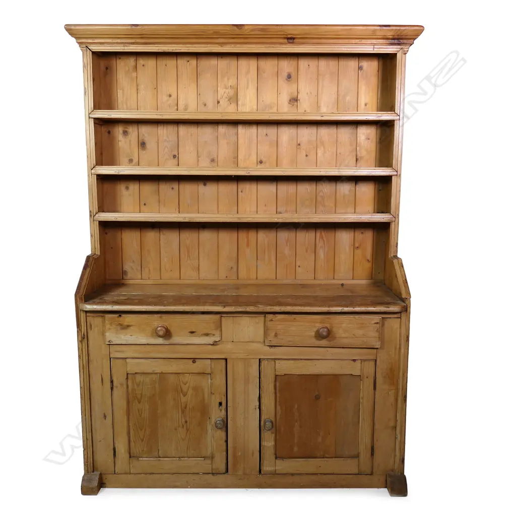 A Victorian country pine kitchen dresser, Image 1++
