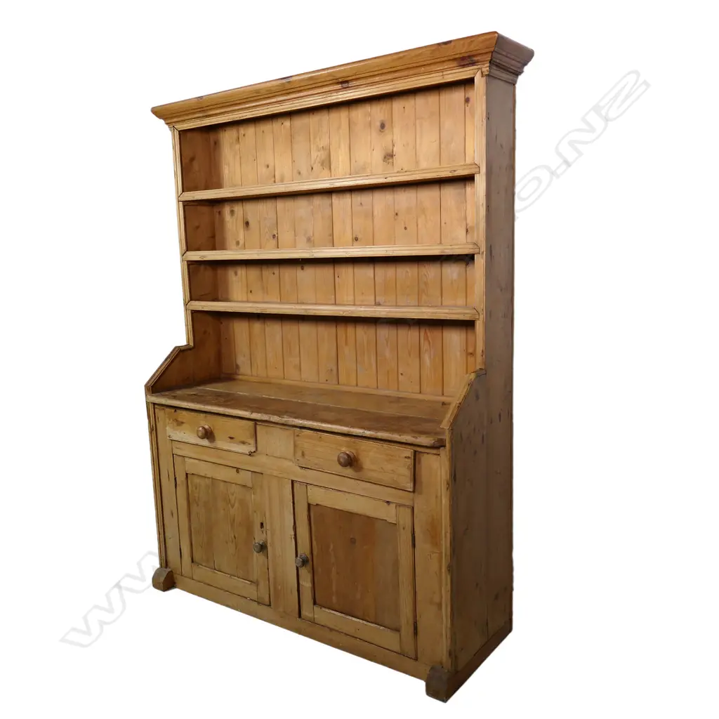 A Victorian country pine kitchen dresser, Image 1++